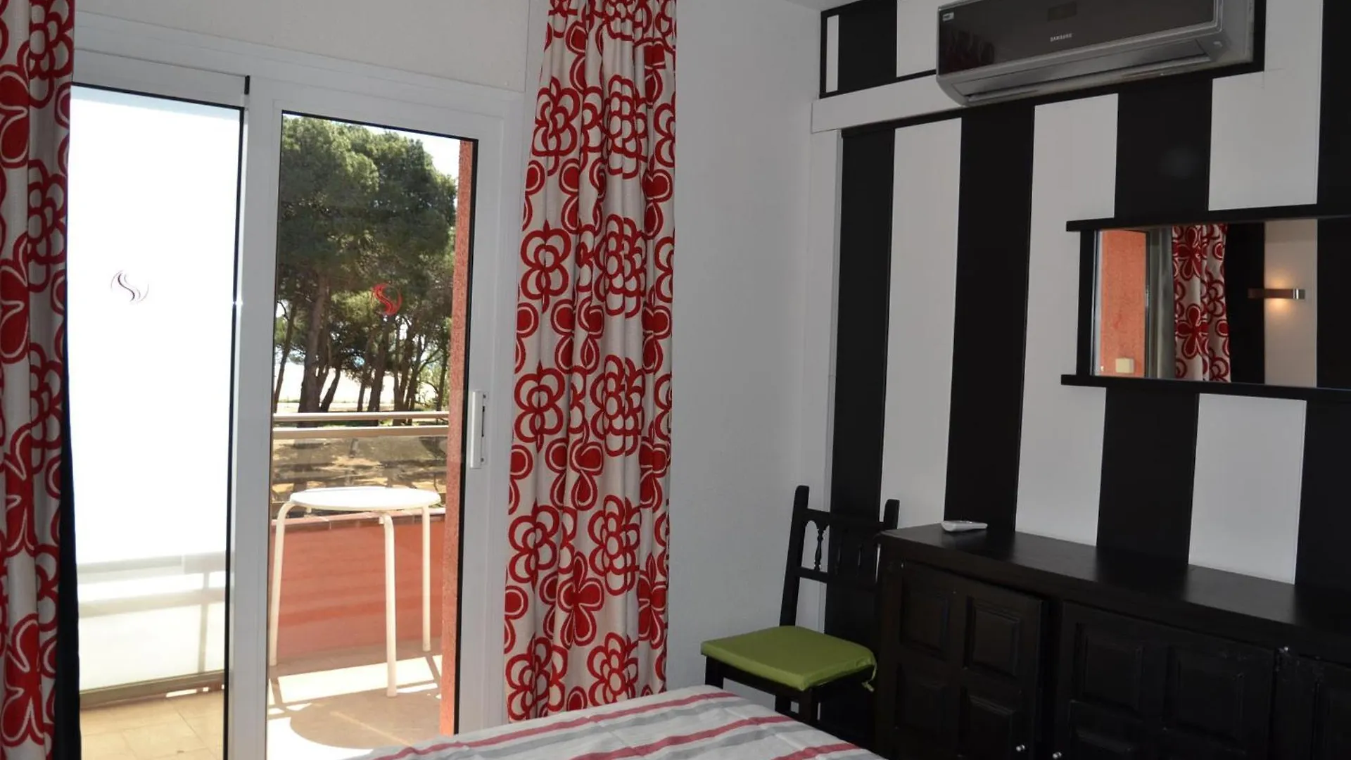 Apartamento En Primera Linea De Playa Con Piscina Y Terraza - L'Estartit - Es-323-26 Apartment